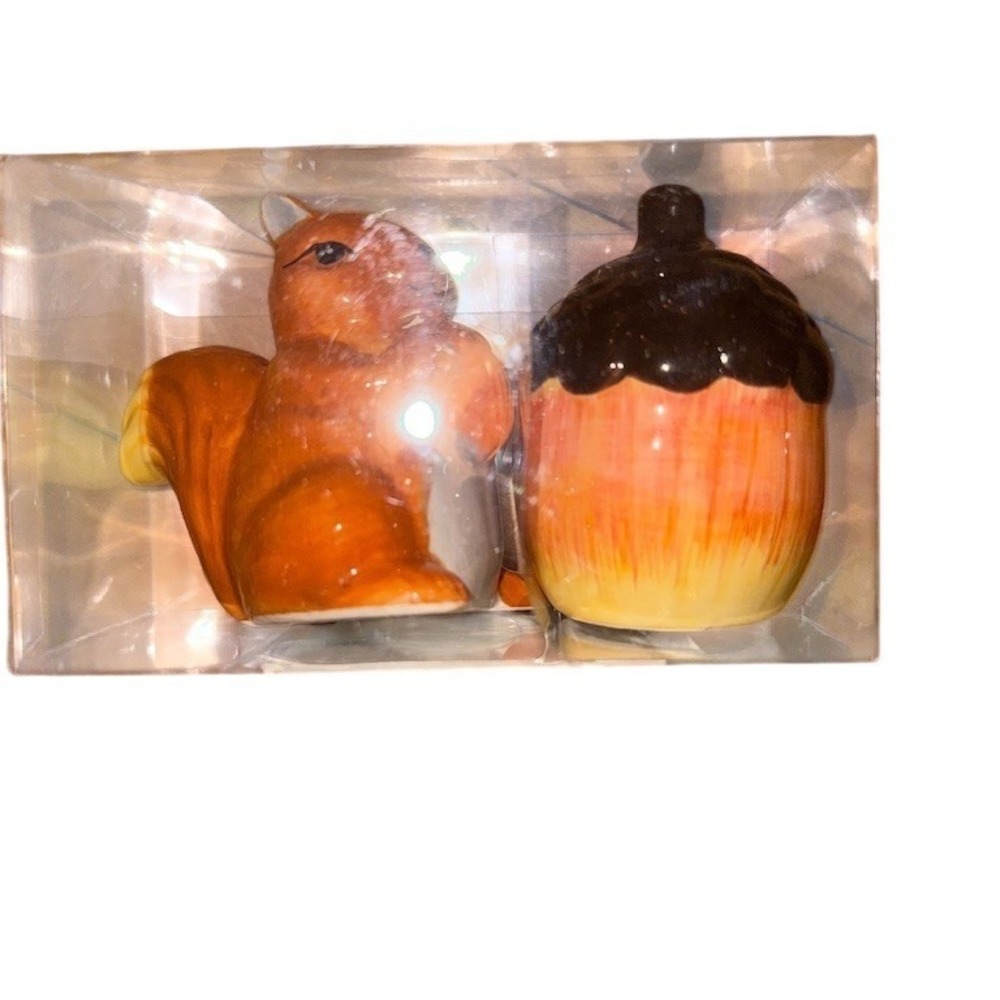 Smart Living Squirrel & Acorn Salt and Pepper Shakers Set‎ 2pc Woodland